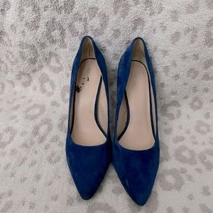 Calvin Klein Royal Blue size 10 pump
